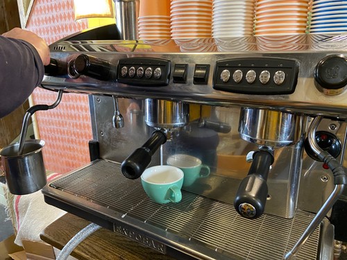 Commercial coffee machine and